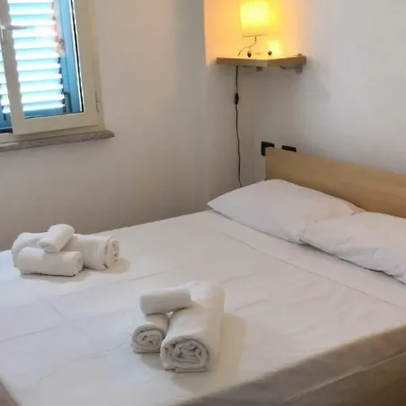 Bilocale In Con Piscina Daire *